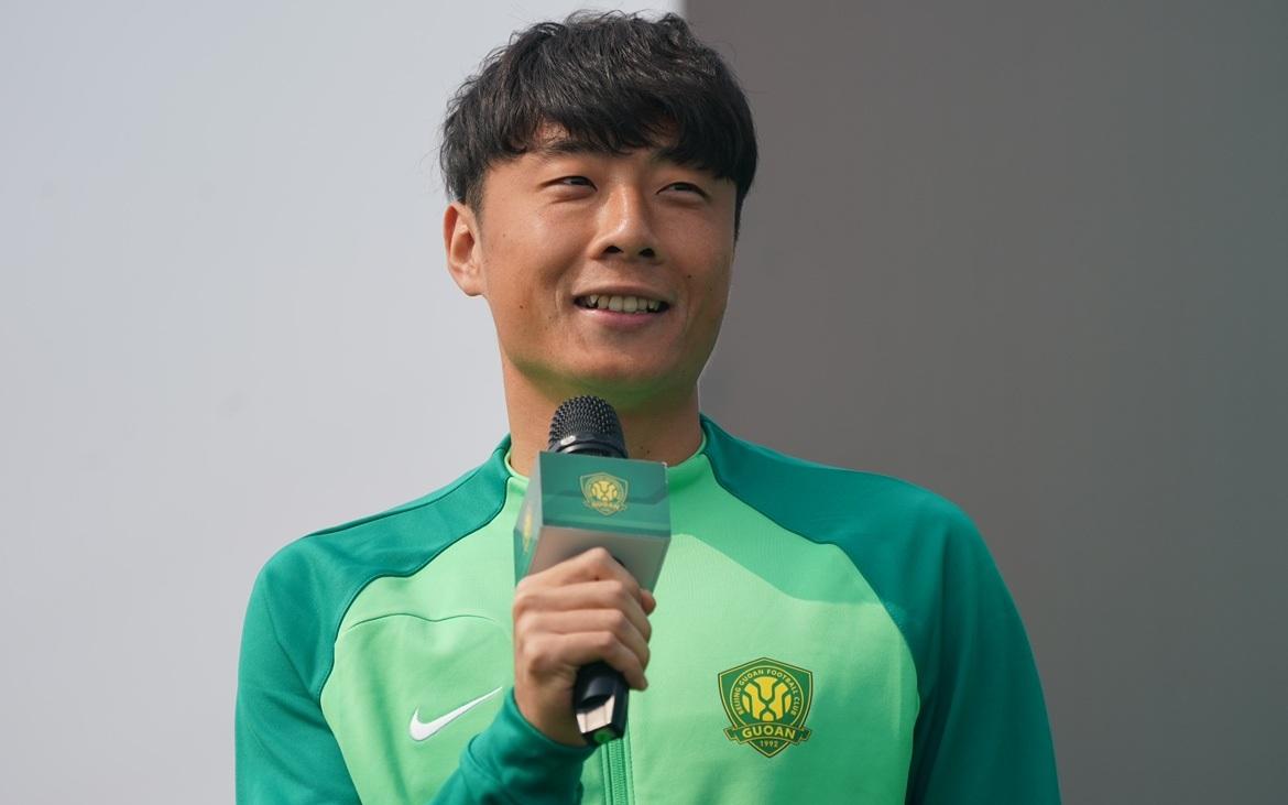 九游娱乐-Faker迎来七赛季出色发挥，RNG观众热烈欢呼！赢得满堂喝彩(cake中文翻译)